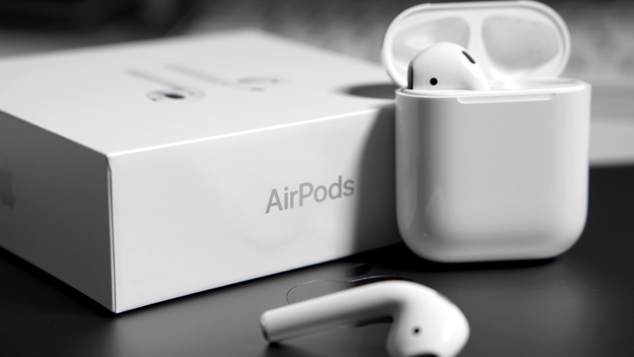 AirPods – Unboxing and Review | Zollotech